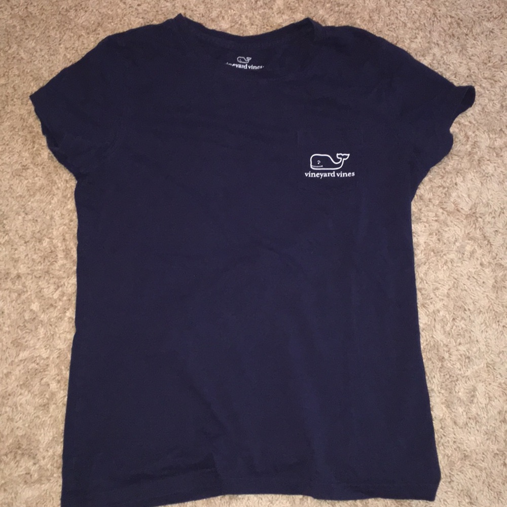 vineyard Vines t shirt